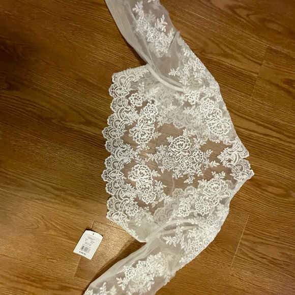 David’s Bridal Beaded Lace 3/4 Sleeve Jacket - Picture 3 of 6